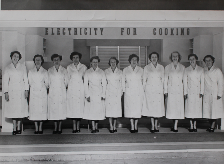 ESB demonstrators at the Spring Show in the RDS, 1953 (Courtesy of the ESB Archives)
